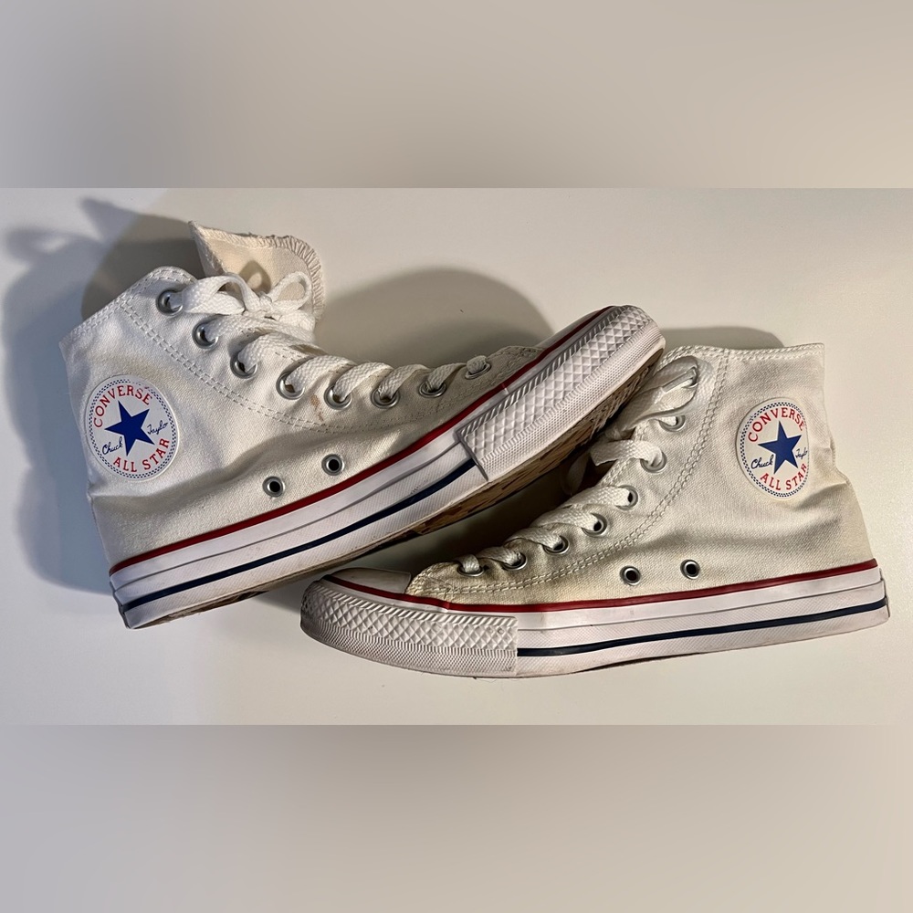 Converse All Star Chuck Taylor High Tops Size 7M/9W